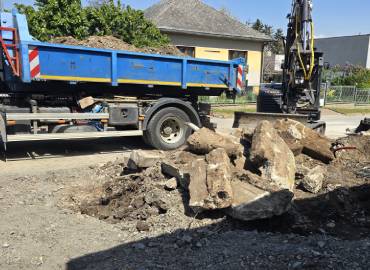 Výkop a pokládka odpadů